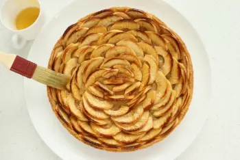 Apple and almond cream tart : Stage 6