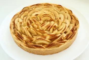 Shortbread apple tart