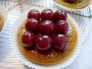 Cherry and pistachio tarts : Photo of step #6