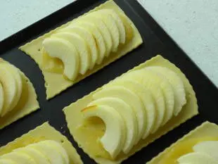 Apple semelles (flat apple tarts)
