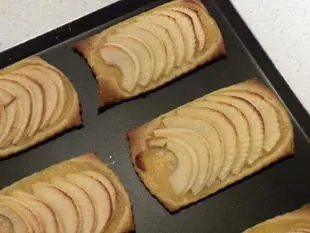 Apple semelles (flat apple tarts)