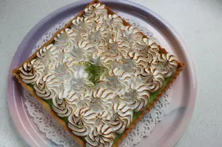 Lime meringue tart