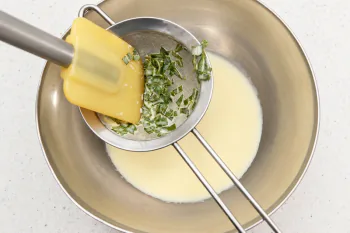 Roasted pears and verbena mascarpone mousse : Stage 2