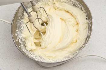 Roasted pears and verbena mascarpone mousse : Stage 8