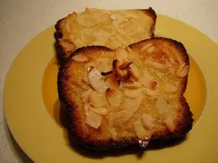 Brioche slices with almond cream