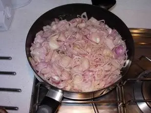 Round slice of onion