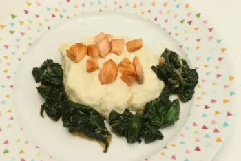 Cauliflower purée with salmon and spinach