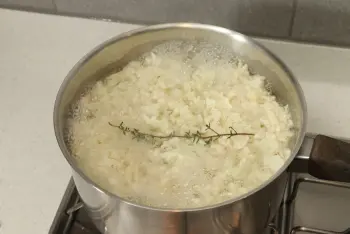 Cauliflower purée with salmon and spinach : Stage 3