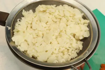 Cauliflower purée with salmon and spinach : Stage 4
