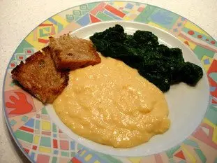 Scrambled eggs with butter-fried bread and fresh spinach
