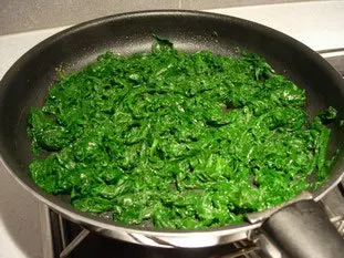 Scrambled eggs with butter-fried bread and fresh spinach : Photo of step #4