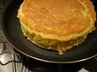 Soufflée omelette with cheese
