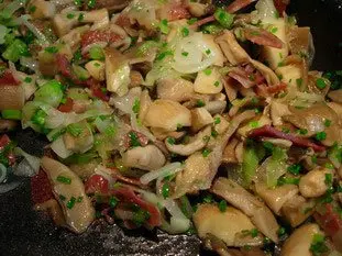 Sautéd mushrooms with spring onions and cured ham : Photo of step #14