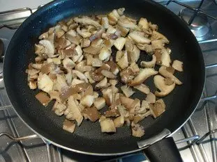 Sautéd mushrooms with spring onions and cured ham : Photo of step #8