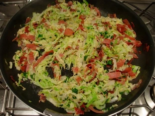 Cabbage julienne with ham : Stage 4