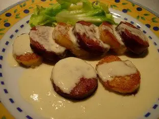 Sausage with duchess potatoes and a Mont d'Or fondue 