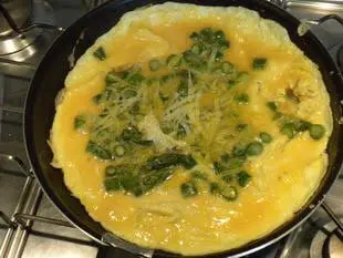 Green asparagus omelette : Photo of step #6