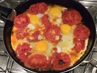 Fried eggs with tomatoes : Photo of step #8