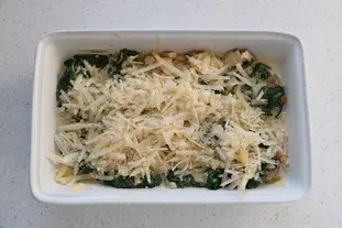Gratin-style spinach and chicken omelette 