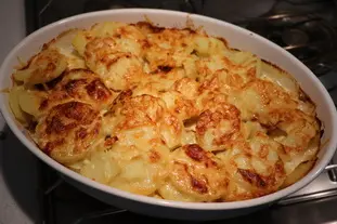 Hearty potato and ham gratin