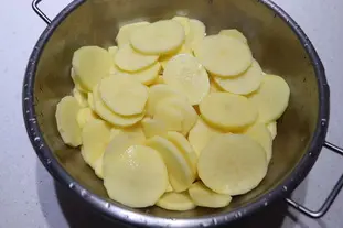 Hearty potato and ham gratin