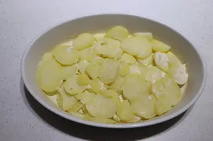 Hearty potato and ham gratin