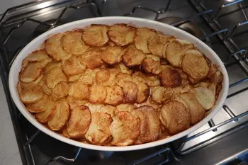 Gratin of potatoes with morels and yellow wine