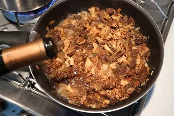 Gratin of potatoes with morels and yellow wine