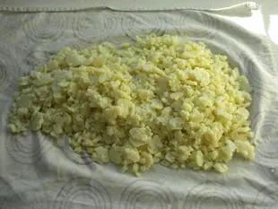 Sliced cauliflower with 3 cheeses