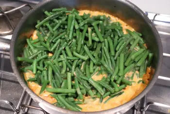 Green beans with tomato cream sauce