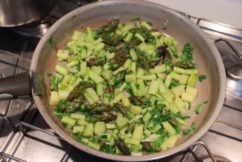 Creamy polenta with green asparagus