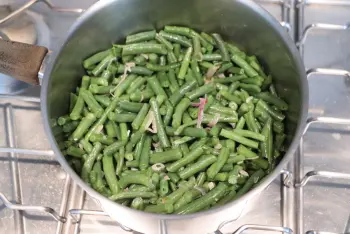 Green beans with feta cream and basil