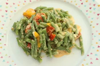 Green beans with feta cream and cherry tomatoes