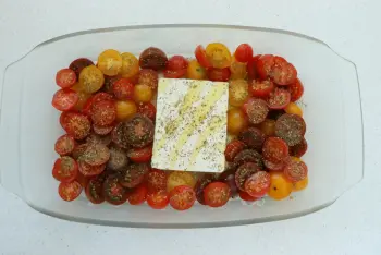 Green beans with feta cream and cherry tomatoes