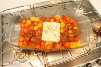 Green beans with feta cream and cherry tomatoes