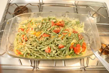 Green beans with feta cream and cherry tomatoes