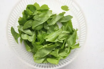 Lentils with sorrel and feta cheese : Stage 5