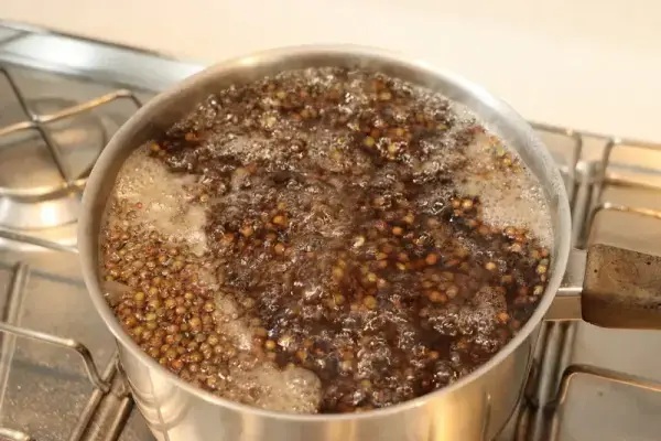 Lentils with sorrel and feta cheese