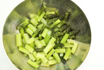 Roasted green asparagus with lemon and parmesan : Stage 5