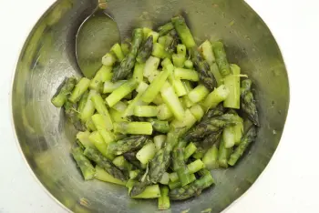 Roasted green asparagus with lemon and parmesan : Stage 6