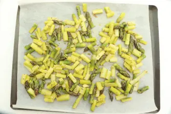 Roasted green asparagus with lemon and parmesan : Stage 7