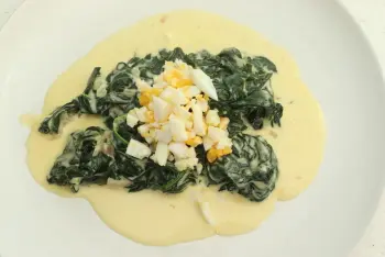 Creamed spinach with two cheeses