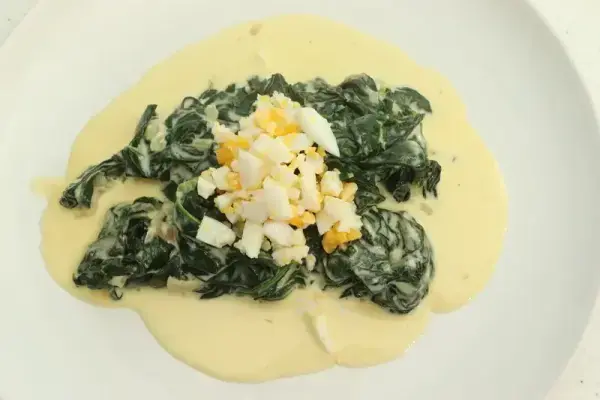 Creamed spinach with two cheeses