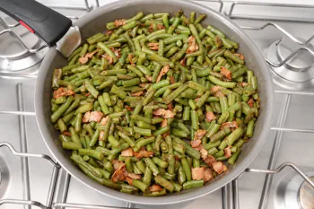 Sautéed Green Beans with Pesto and Bacon Bits : Stage 7