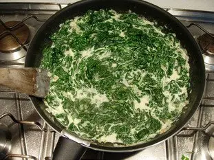 Fresh spinach with cream