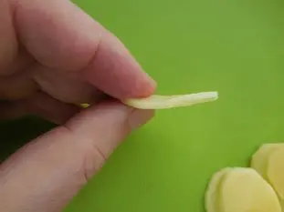 Home-made potato crisps 