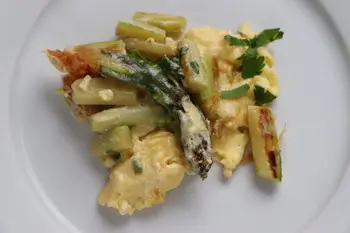 Eggs with green asparagus and Parmesan cheese