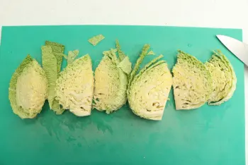 Ham and cabbage omelette : Stage 1