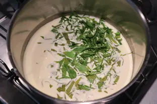 Creamy rice with green asparagus and sorrel 