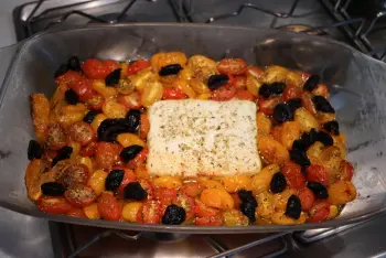 Pasta with cherry tomatoes, olives and feta cheese